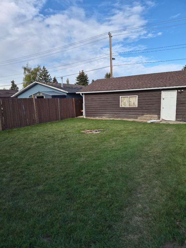 Property Photo: 1219 68 Street NE AB T2A 5K6