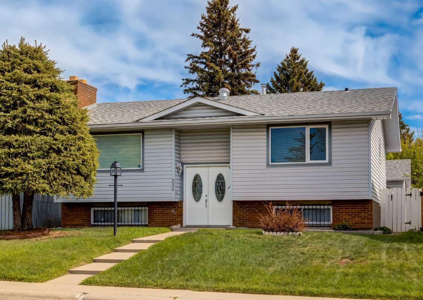 Property Photo:  332 Pinemont Road NE  AB T1Y 1V7 