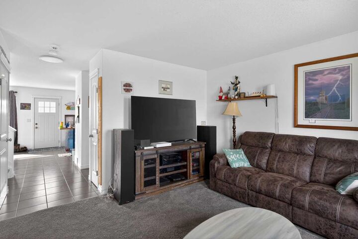 Property Photo:  8513 102A Avenue  AB T8X 0K1 