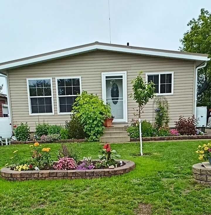 18 Willow Road — photo 1