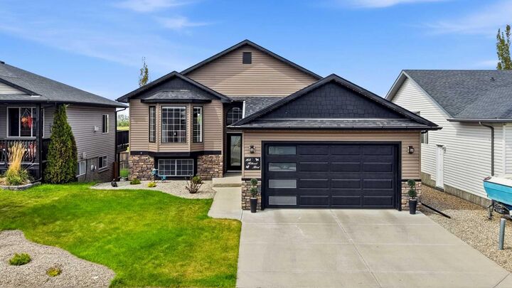 Property Photo: 164 Hillcrest Boulevard AB T1P 0A3