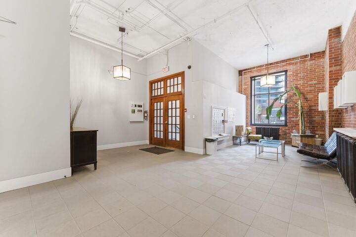 Property Photo:  220 11 Avenue SE 222  AB T2G 0X8 