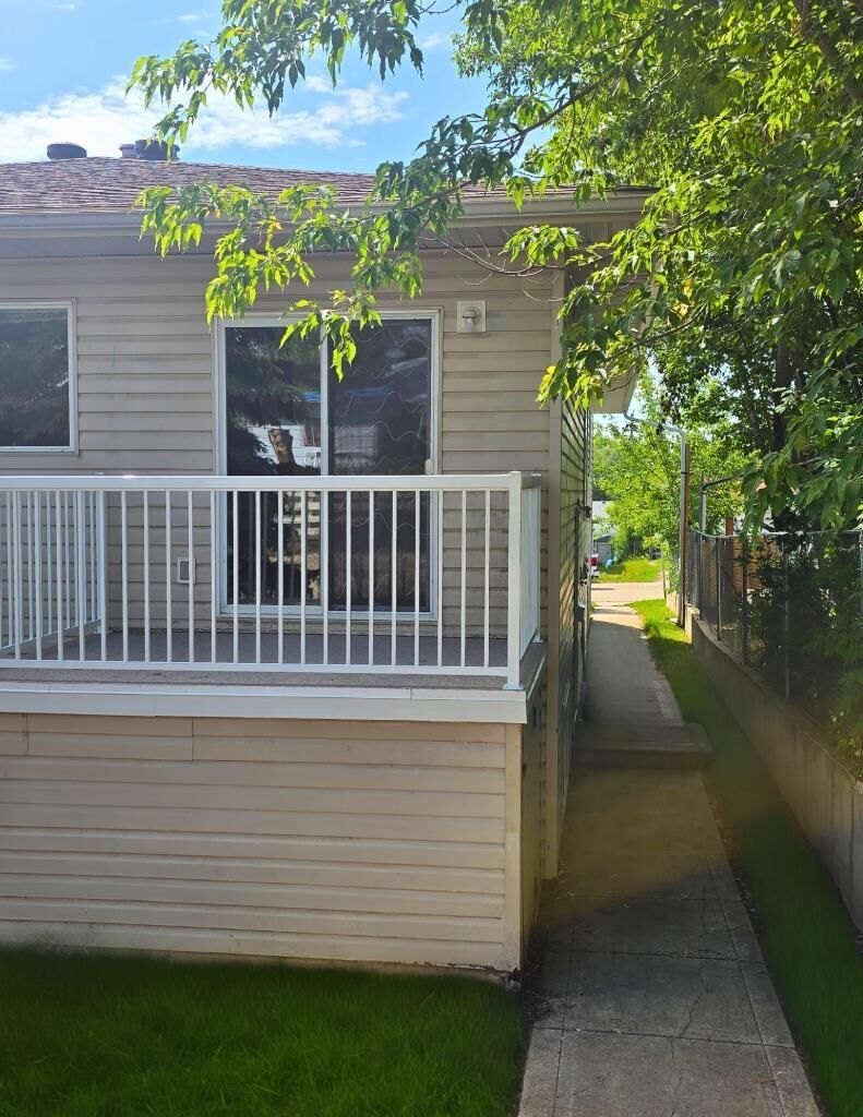 Property Photo:  9318 106 Avenue C  AB T8V 1H7 