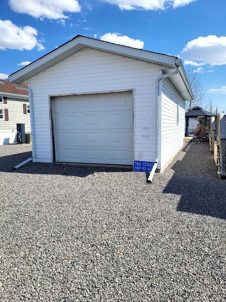 Property Photo:  10042 Township Road 422 166A  AB T0C 2J0 
