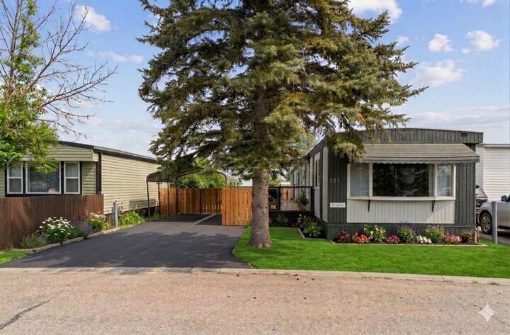 Property Photo: 6220 17 Avenue SE 281 AB T2A 0V6