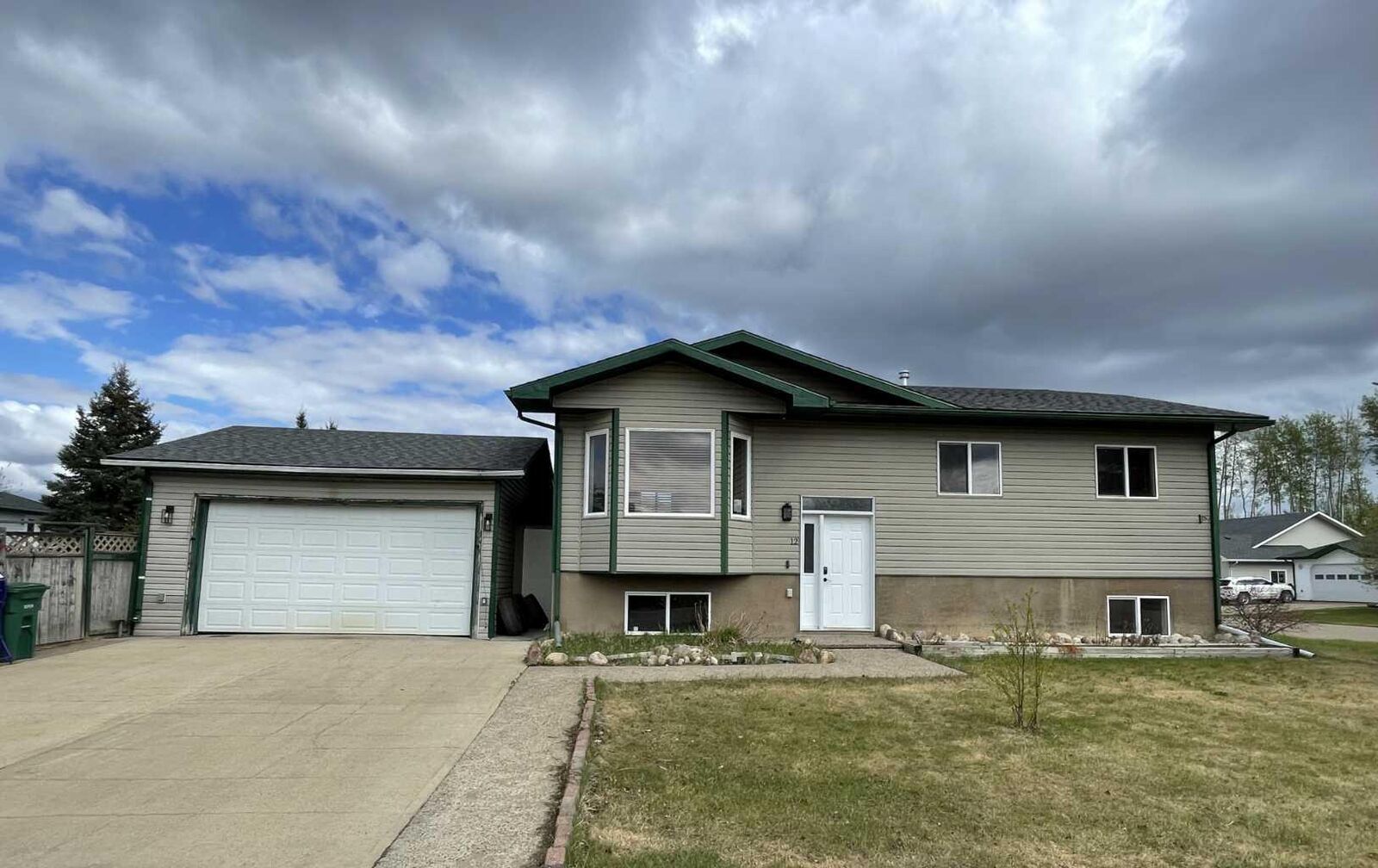 Property Photo: 12 Bison Crescent AB T0H 1Z0