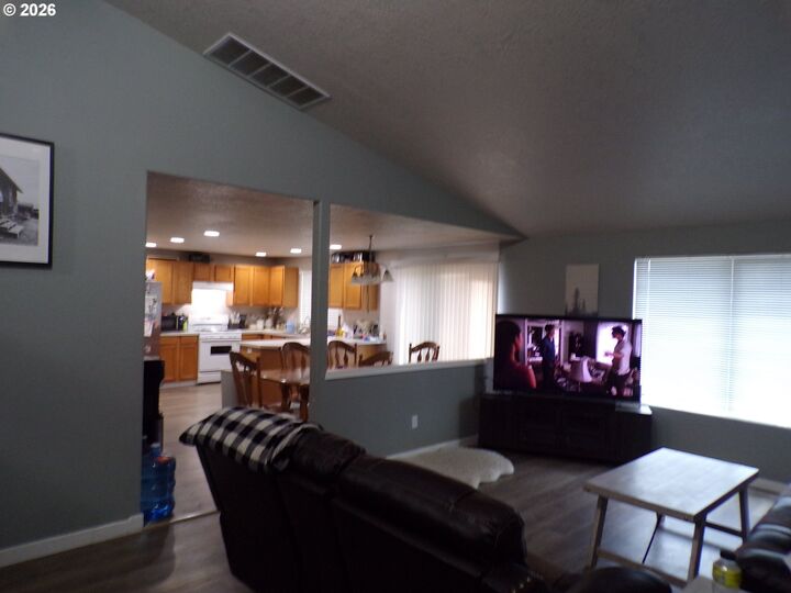 Property Photo:  1662 Cherry Bark Ct  OR 97317 