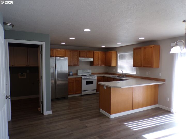 Property Photo:  1662 Cherry Bark Ct  OR 97317 