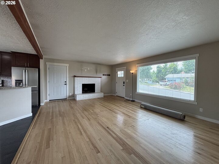 Property Photo: 924 SW 33rd St OR 97801