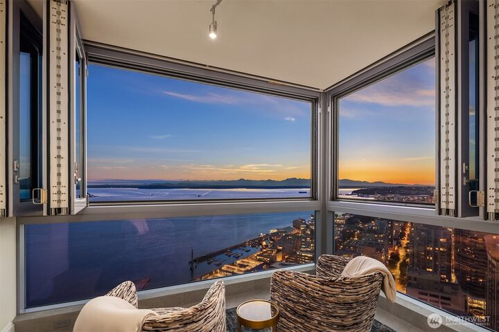 Property Photo: 1521 2nd Avenue Ph3800 WA 98101