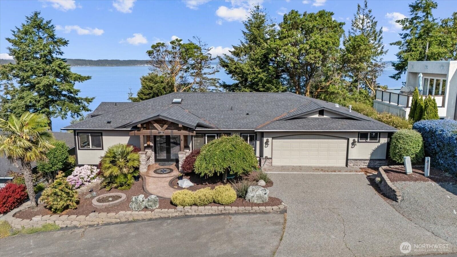 Property Photo: 715 Onamac Way WA 98282