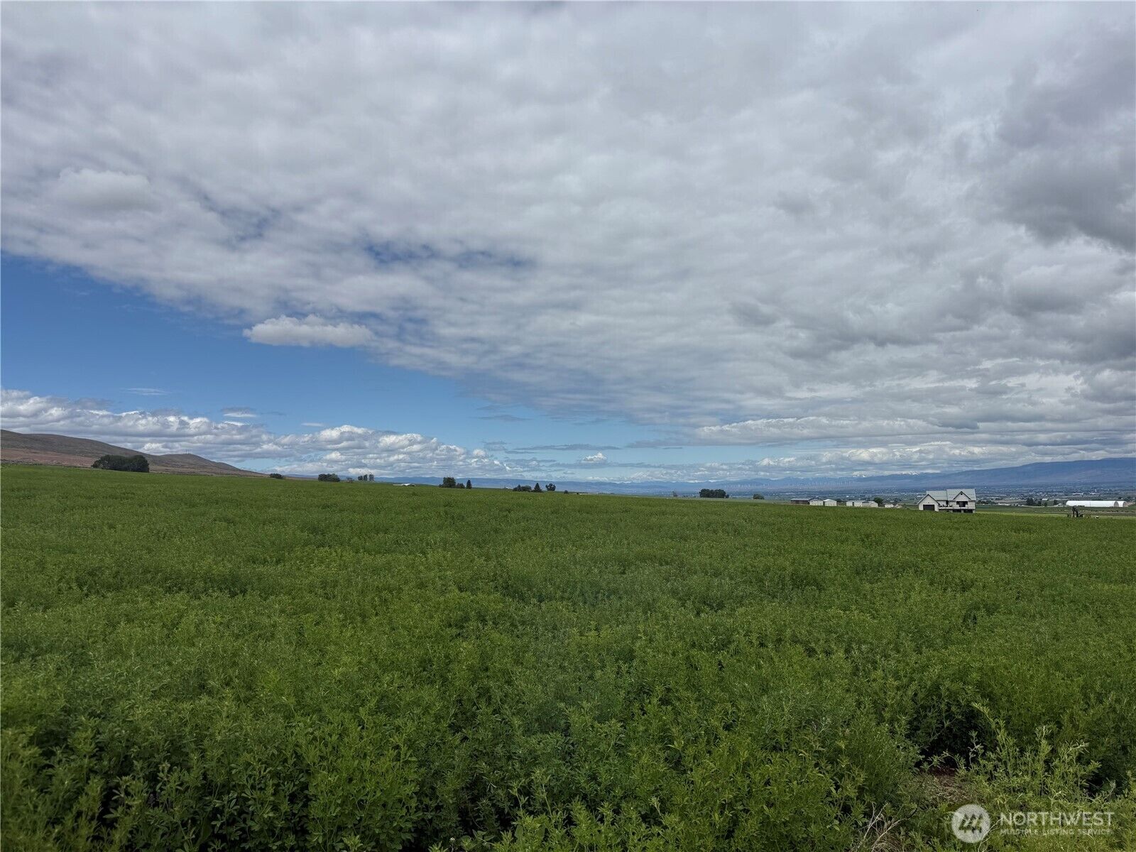 Property Photo:  11 Xx  Borland Road  WA 98926 
