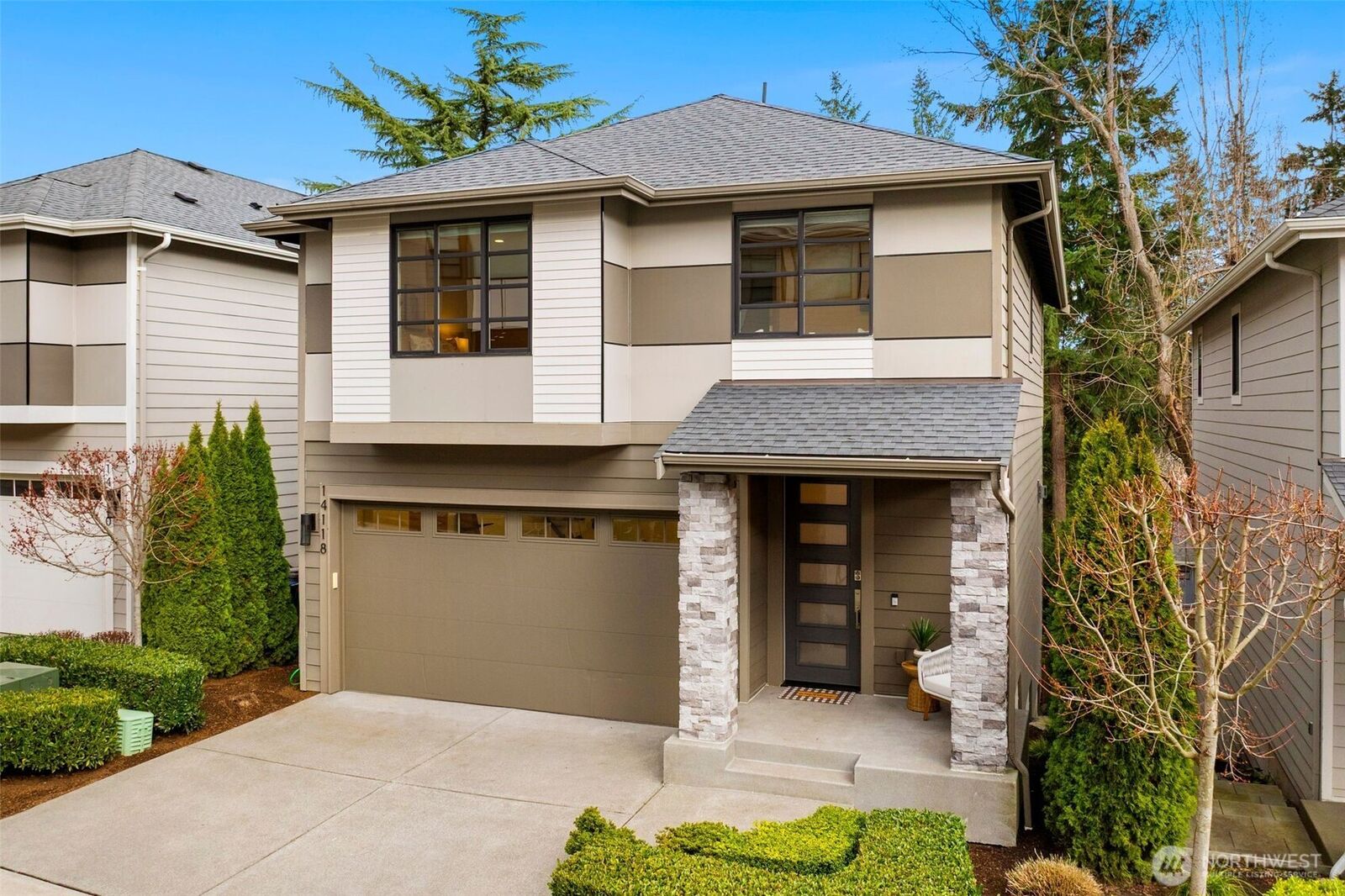 Property Photo: 14118 74th Court NE 10 WA 98034