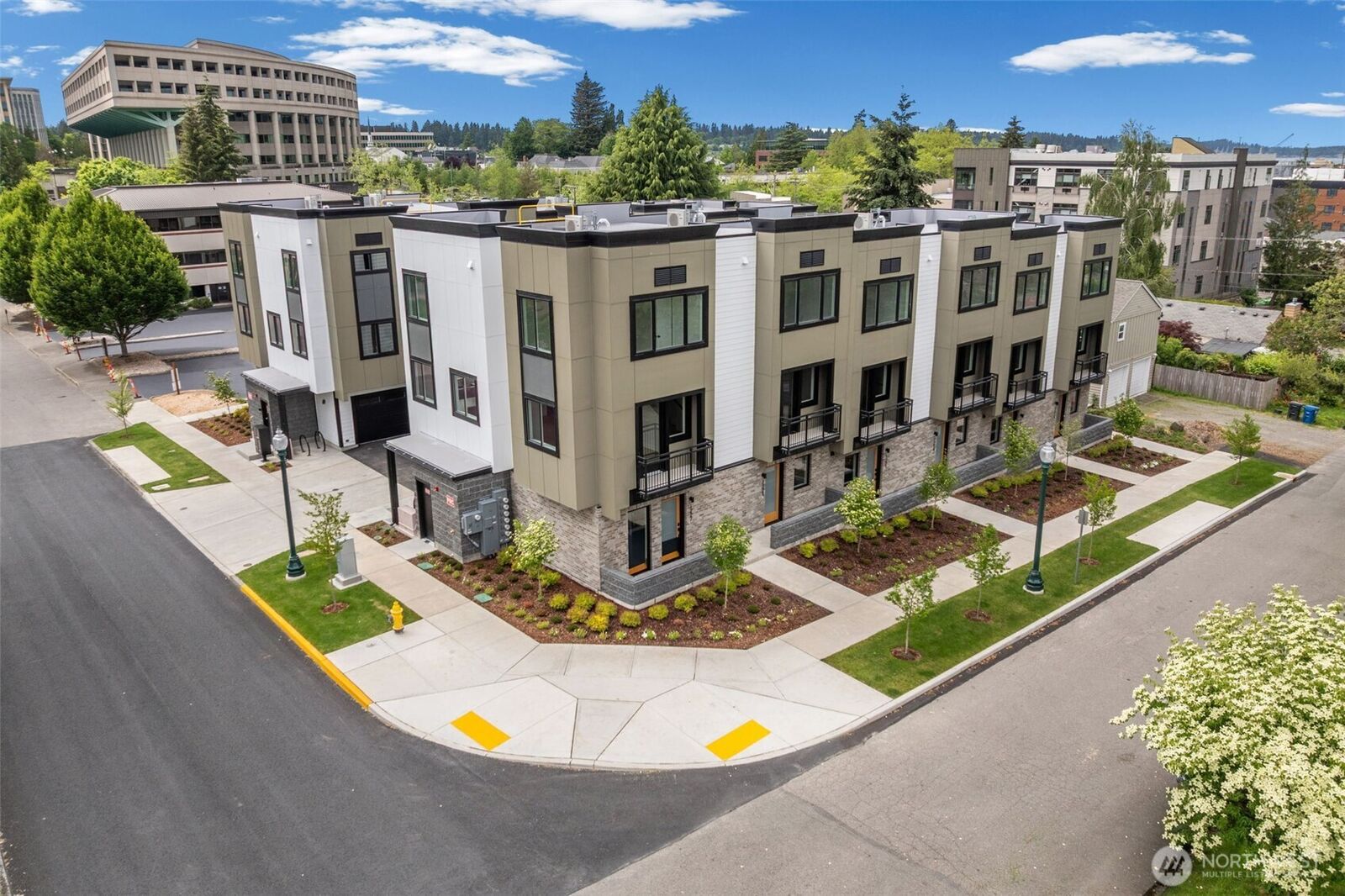 Property Photo:  516  13th Avenue SE 1301  WA 98501 