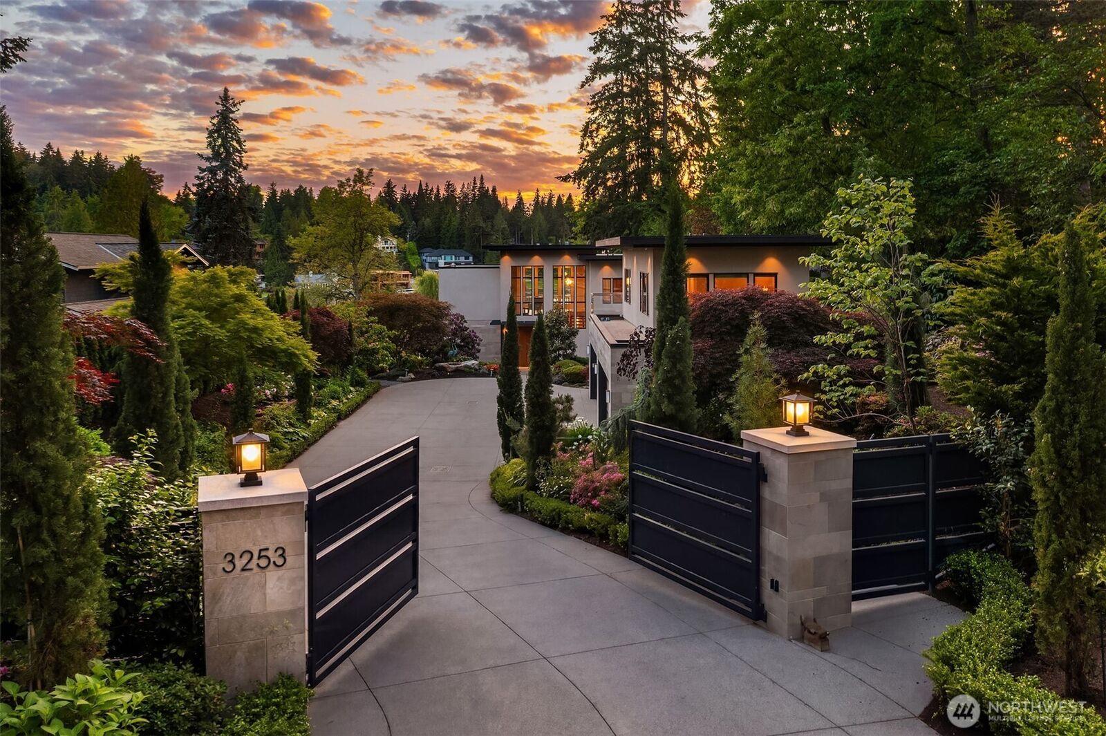 Property Photo: 3253 Hunts Point Road WA 98004