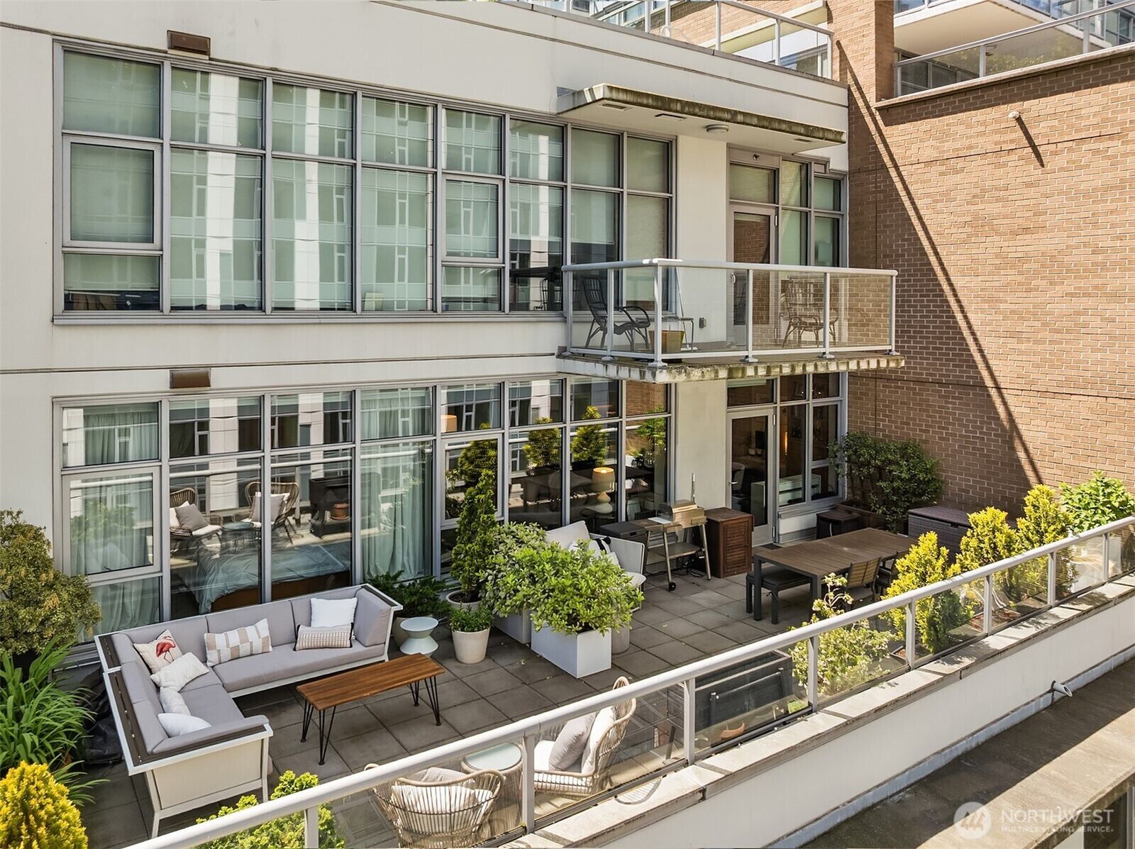 Property Photo: 583 Battery Street 702N WA 98121