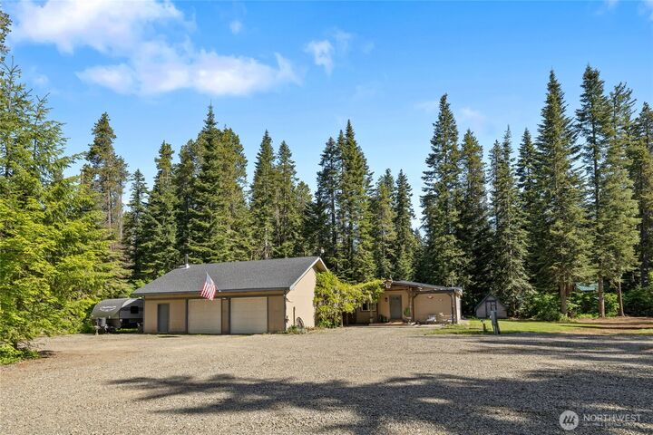 Property Photo:  540  Hawthorn Lane  WA 98925 