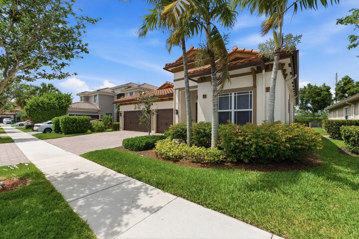 Property Photo:  9871 Lakeview Lane  FL 33076 
