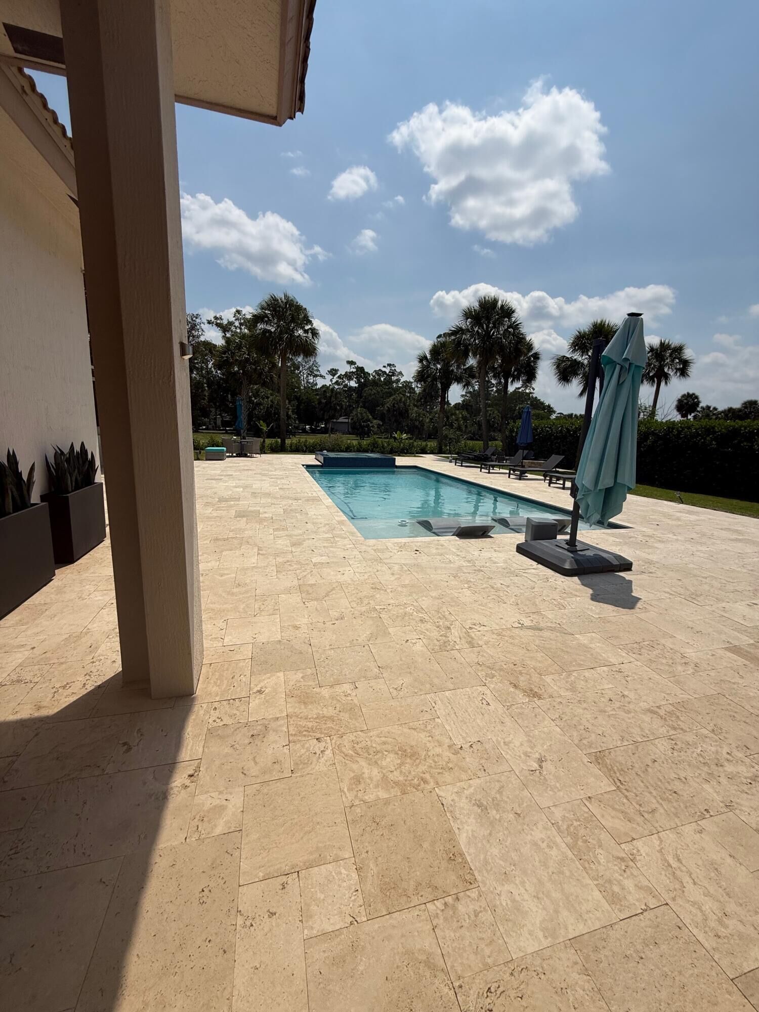 Property Photo:  142 Brynhurst Court  FL 33413 