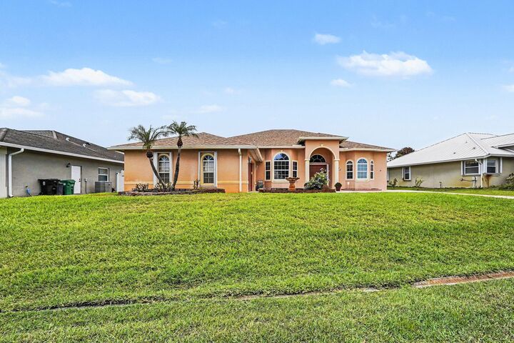 Property Photo: 3306 SE Ford Lane SE FL 34984