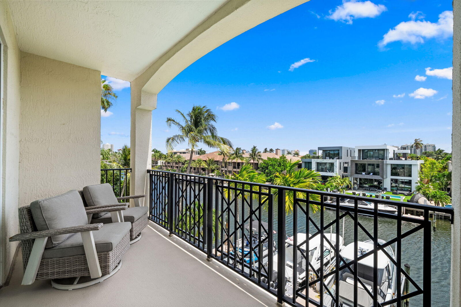 Property Photo: 2720 NE 15th Street 303 FL 33304