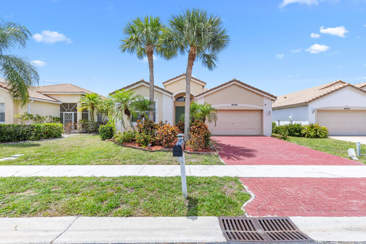 Property Photo:  10720 Oak Bend Way  FL 33414 
