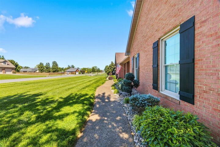 Property Photo:  460 Hunters Crossing Way  KY 42104 