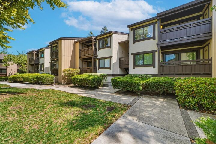 Property Photo:  765 San Antonio Road 52  CA 94303 