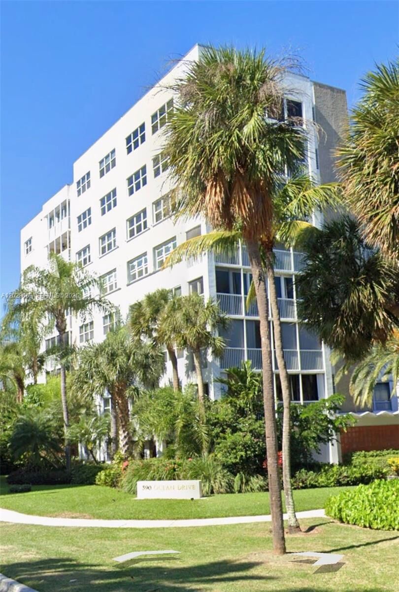 Property Photo:  590 Ocean Dr 8B  FL 33149 