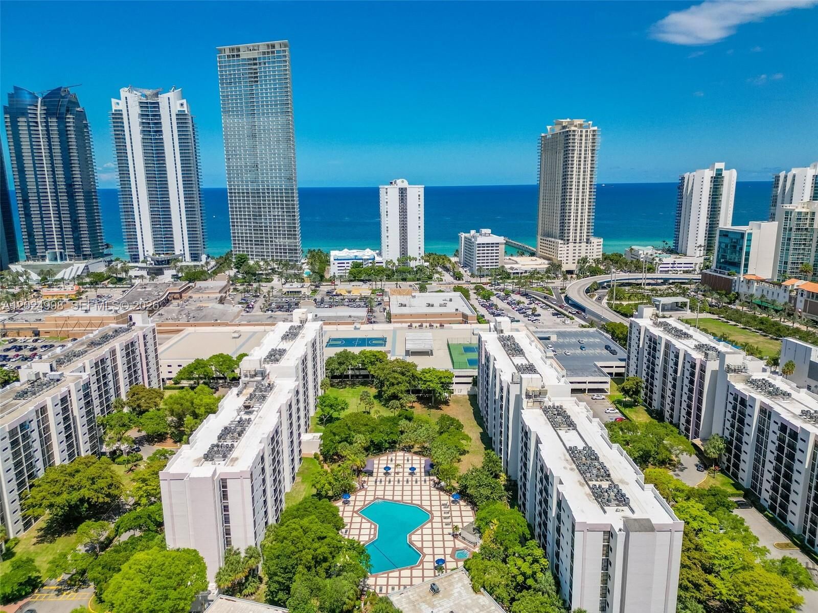Property Photo: 17011 N Bay Rd 417 FL 33160