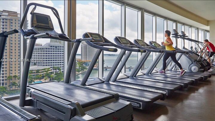 Property Photo:  485 Brickell Ave 2006  FL 33131 