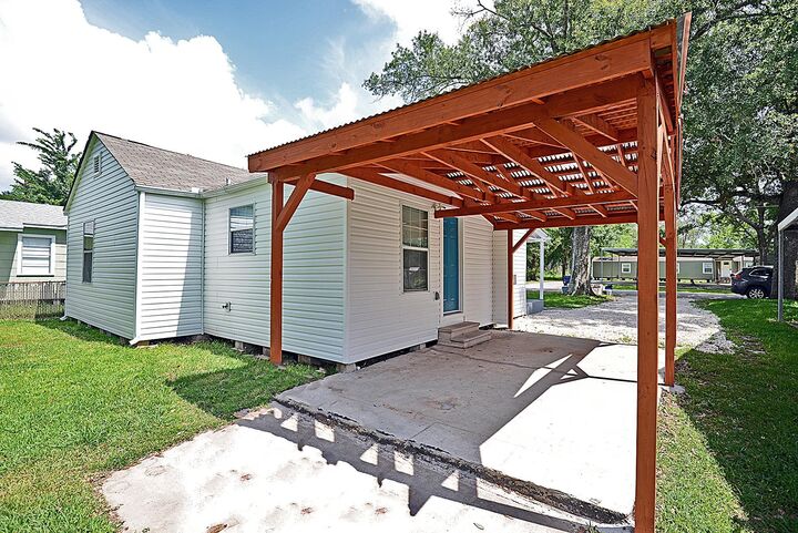 Property Photo:  1810 Crockett St.  TX 77630-6526 