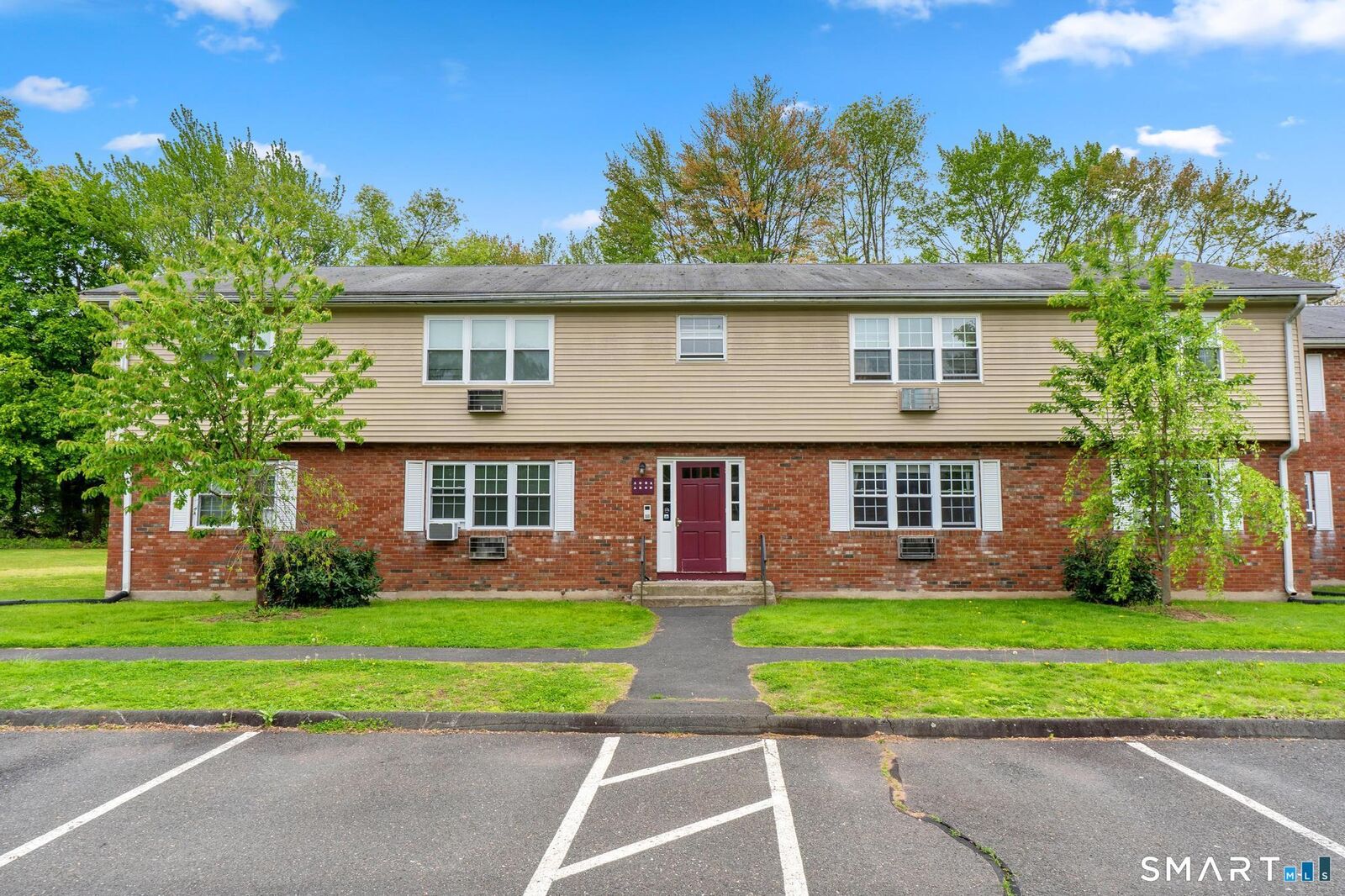 Property Photo:  1081 Blue Hills Avenue B  CT 06002 
