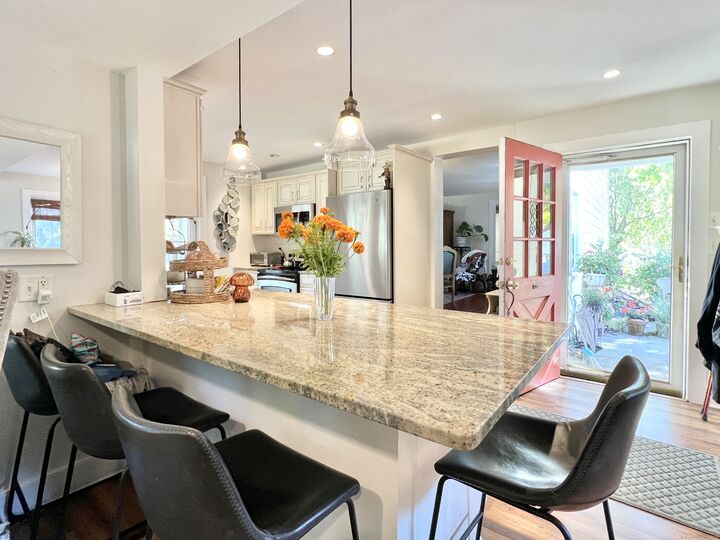 Property Photo:  