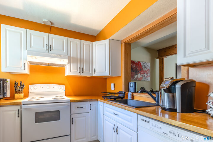 Property Photo: 4 Woods Way 4 CT 06798