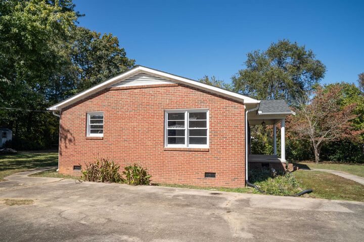 Property Photo: 157 Sunset Drive SC 29330