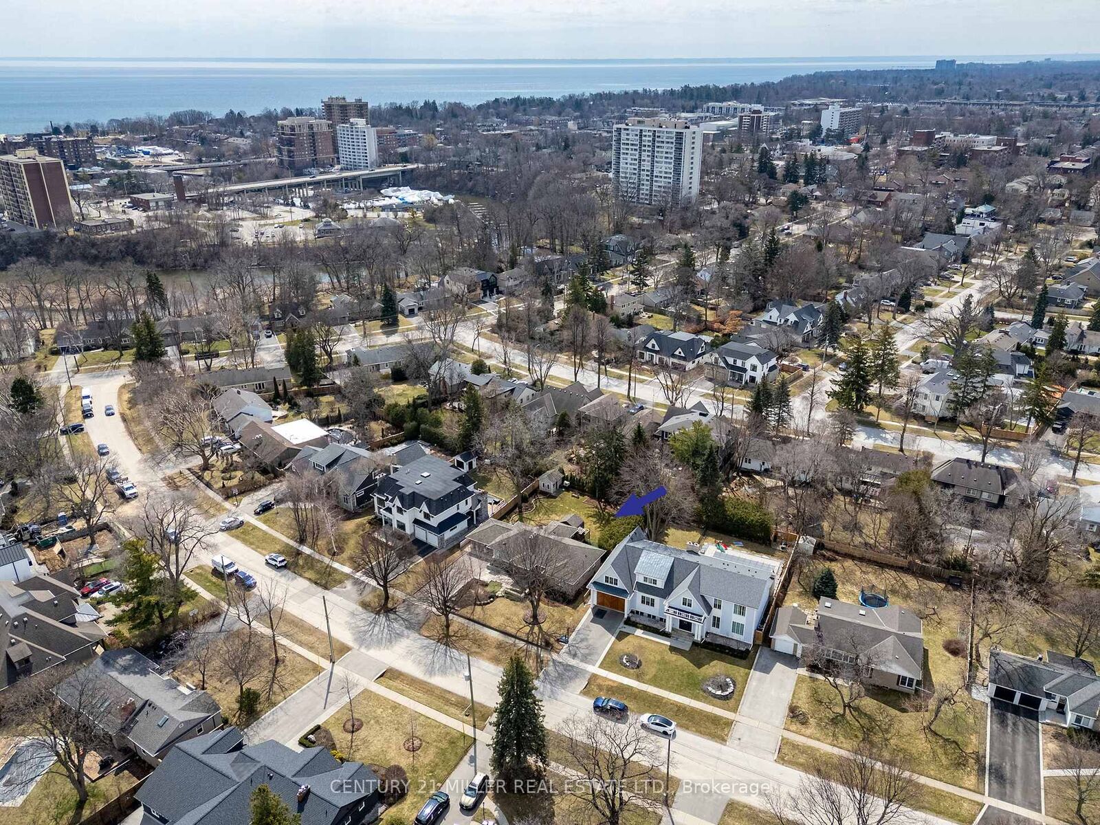 Property Photo:  262 Oakwood Crescent  ON L6K 3M8 