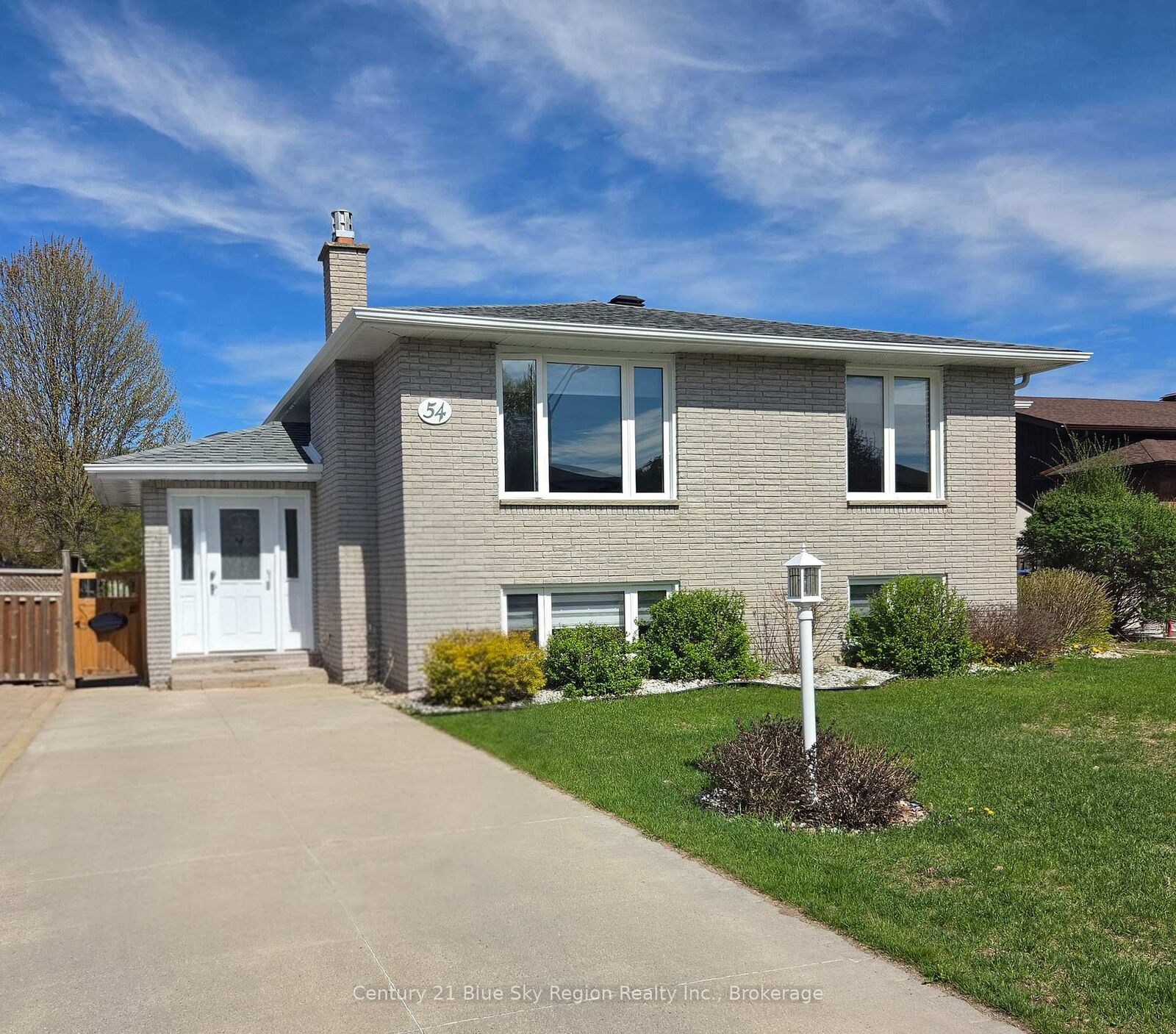 Property Photo:  54 Harris Drive  ON P1A 3Z2 