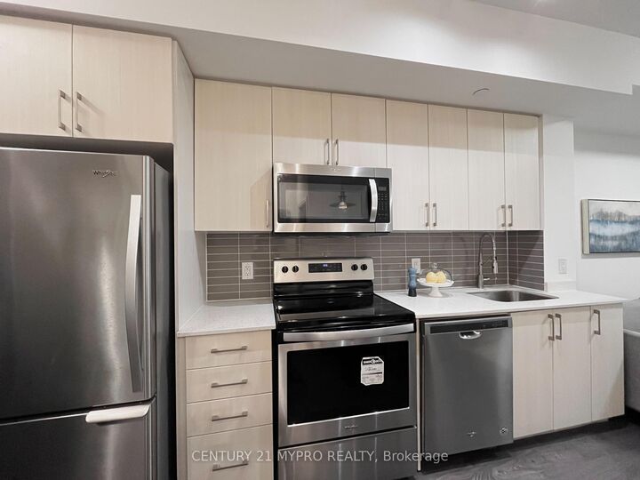 Property Photo:  591 Sheppard Avenue E 1027  ON M2K 0G2 