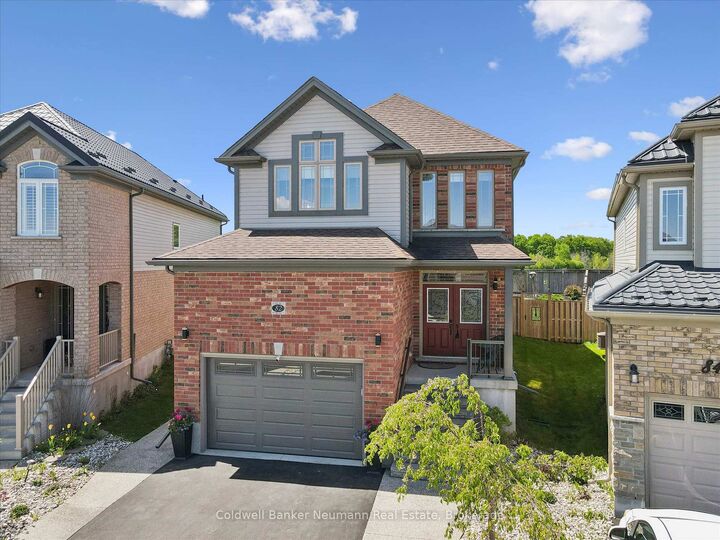 82 Drone Crescent — photo 1