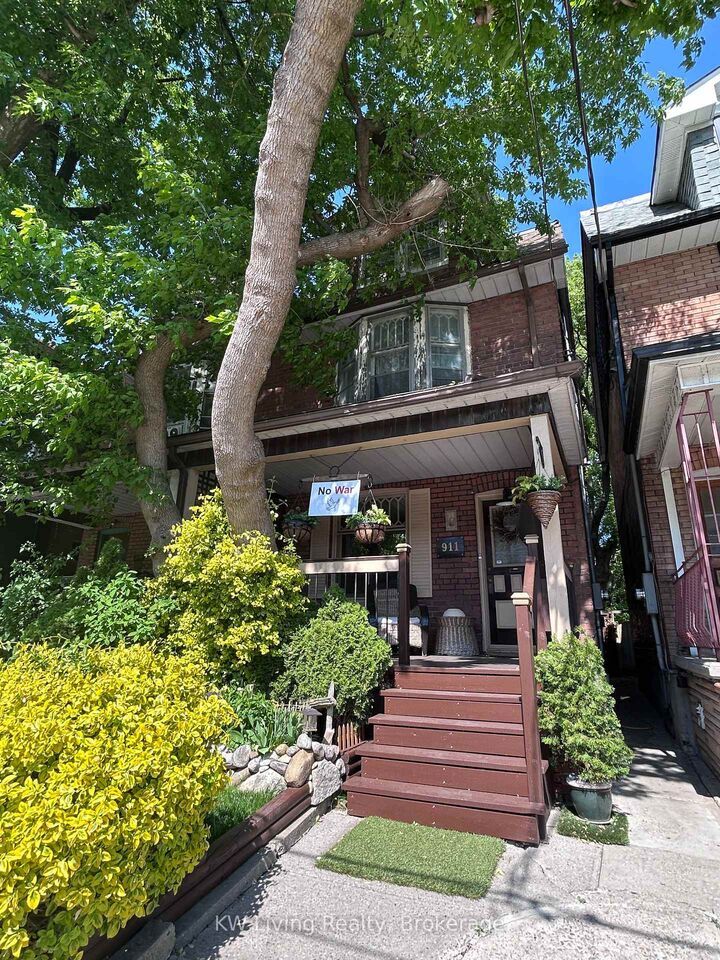 911 Bathurst Street — photo 1