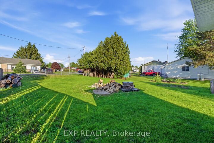Property Photo: 4 Montcalm Street ON K0A 1E0