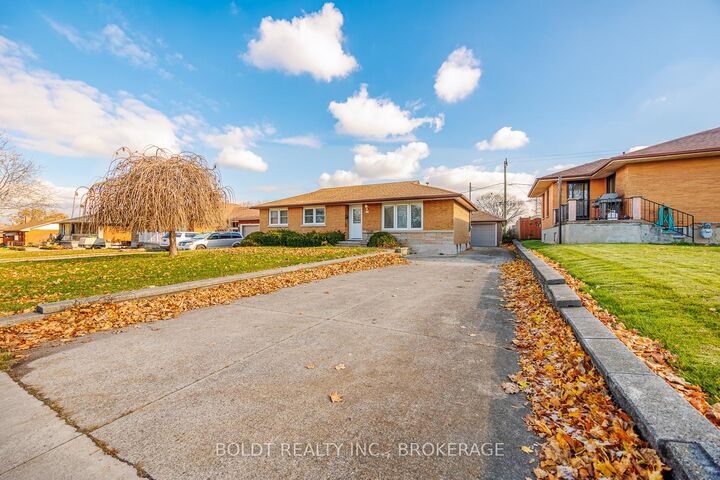 24 Winslow Crescent — photo 1