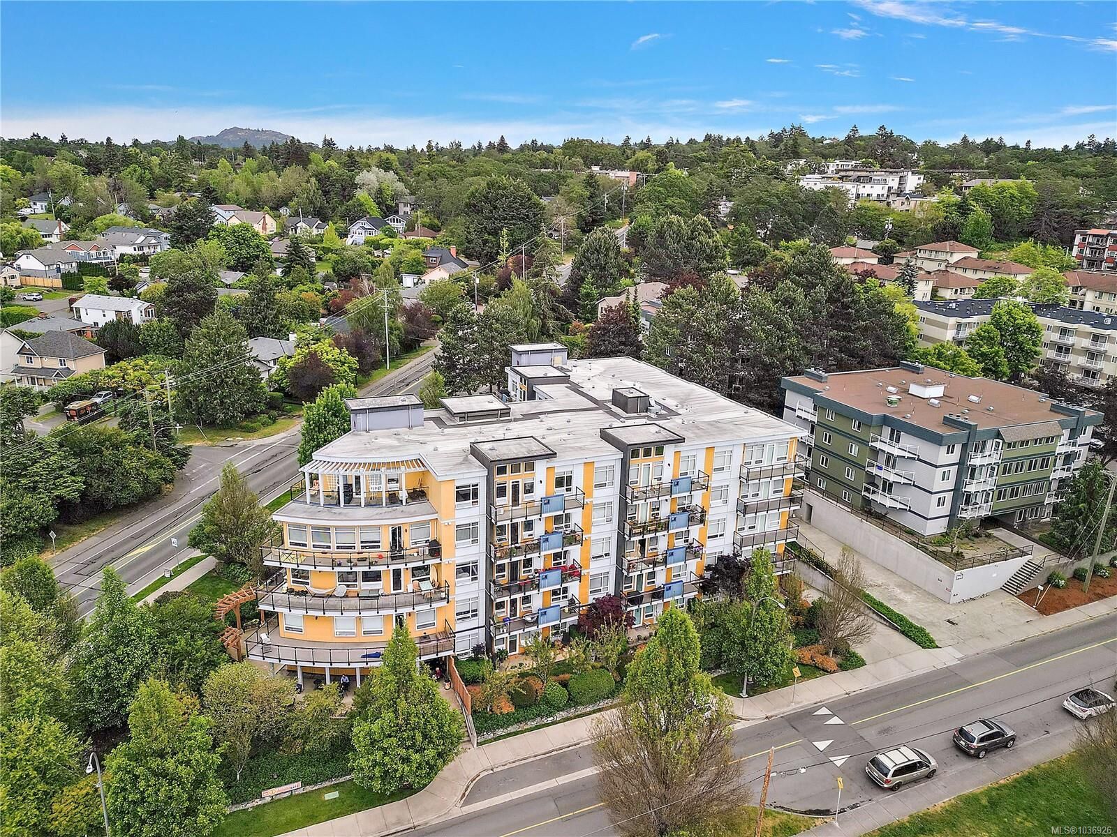 Property Photo:  935 Cloverdale Ave 307  BC V8X 2T4 