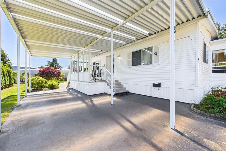 Property Photo: 6325 Metral Dr #5 BC V9T 6P9
