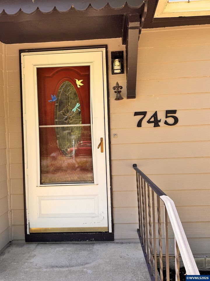 Property Photo: 745 20th St NE OR 97301