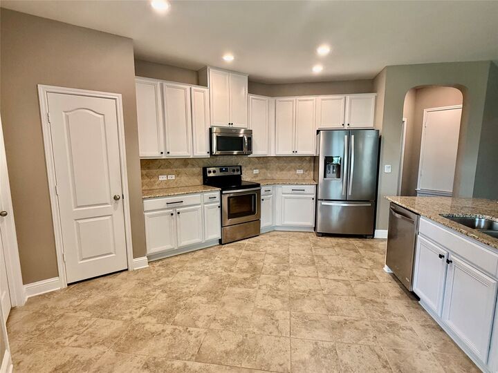 Property Photo:  6904 Ondantra Bend  TX 78744 