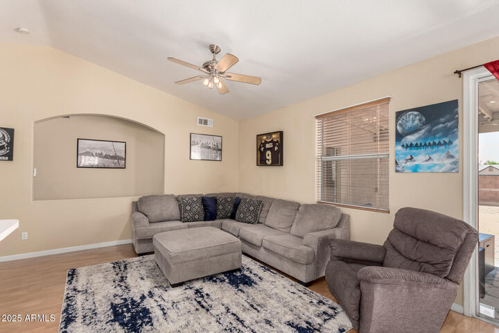 Property Photo: 8375 W Dahlia Drive AZ 85381