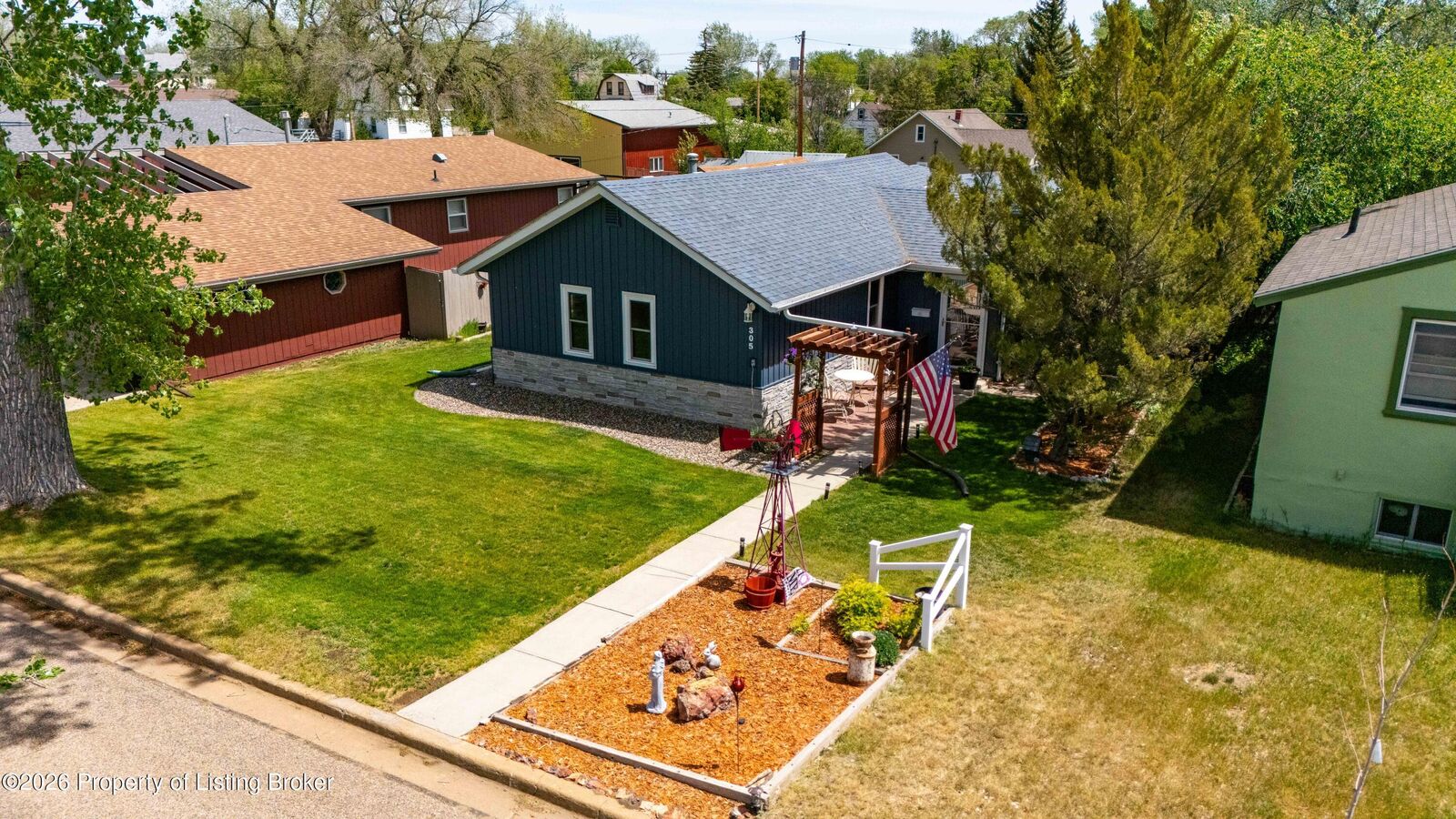 Property Photo:  305 4th Avenue SW  ND 58623 