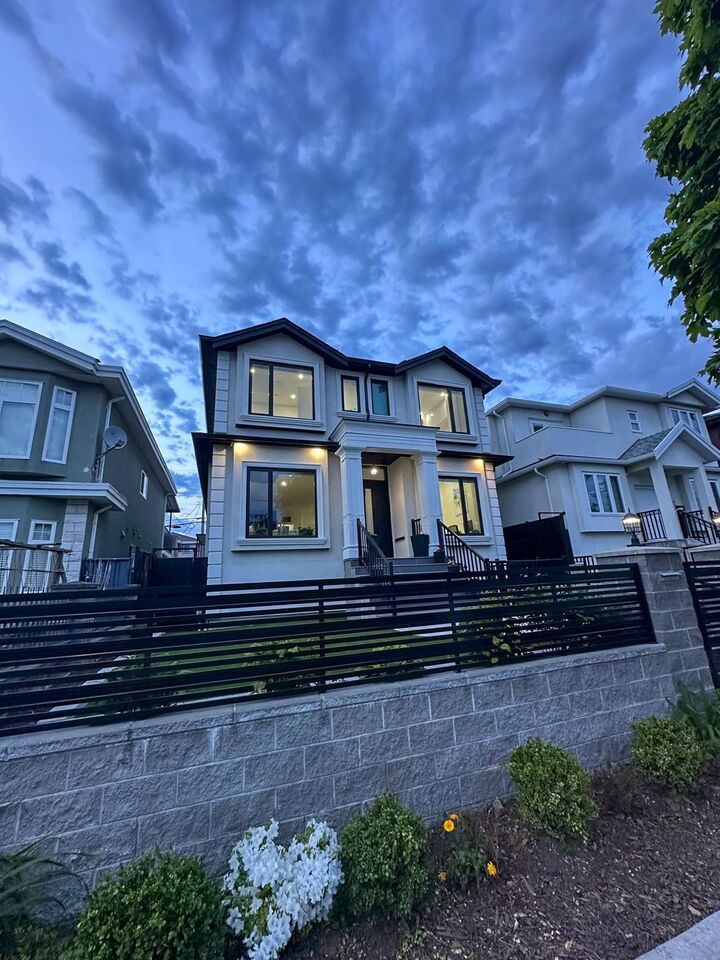 Property Photo: 759 E 57th Avenue BC V5X 1T3
